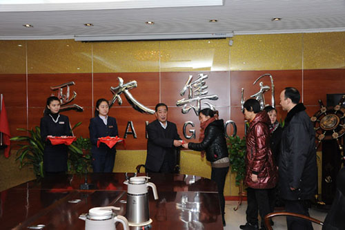 ����333�����ɷݹ�˾����ӭ�´�����ů�˶�