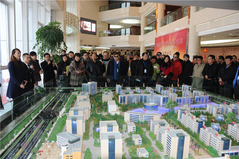 ��������333������ҵ�ܲ����ء������������к���ҵ԰����ҵ�ܲ����ؽ���